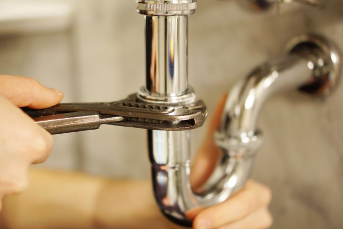 איך לשמור על צנרת המים הביתית