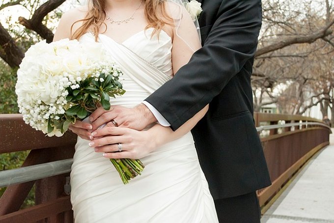 דילמה לקראת החתונה: שמלות כלה לרכישה והשכרה